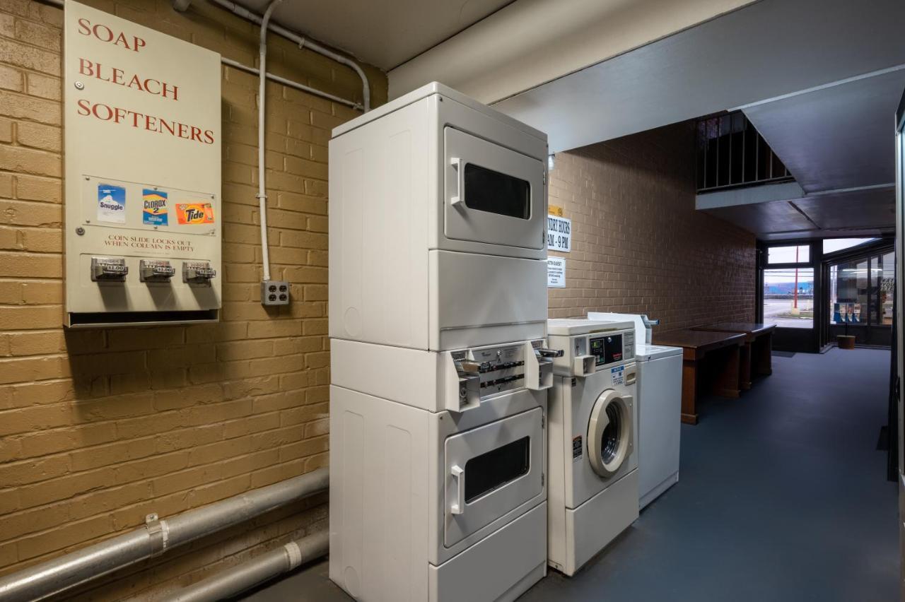 Super 8 By Wyndham Perrysburg-Toledo Hotel Bagian luar foto