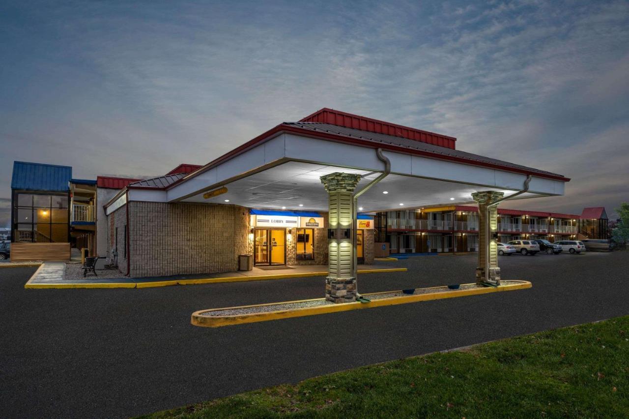 Super 8 By Wyndham Perrysburg-Toledo Hotel Bagian luar foto