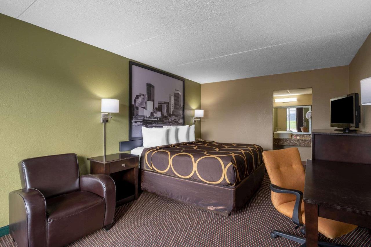 Super 8 By Wyndham Perrysburg-Toledo Hotel Bagian luar foto