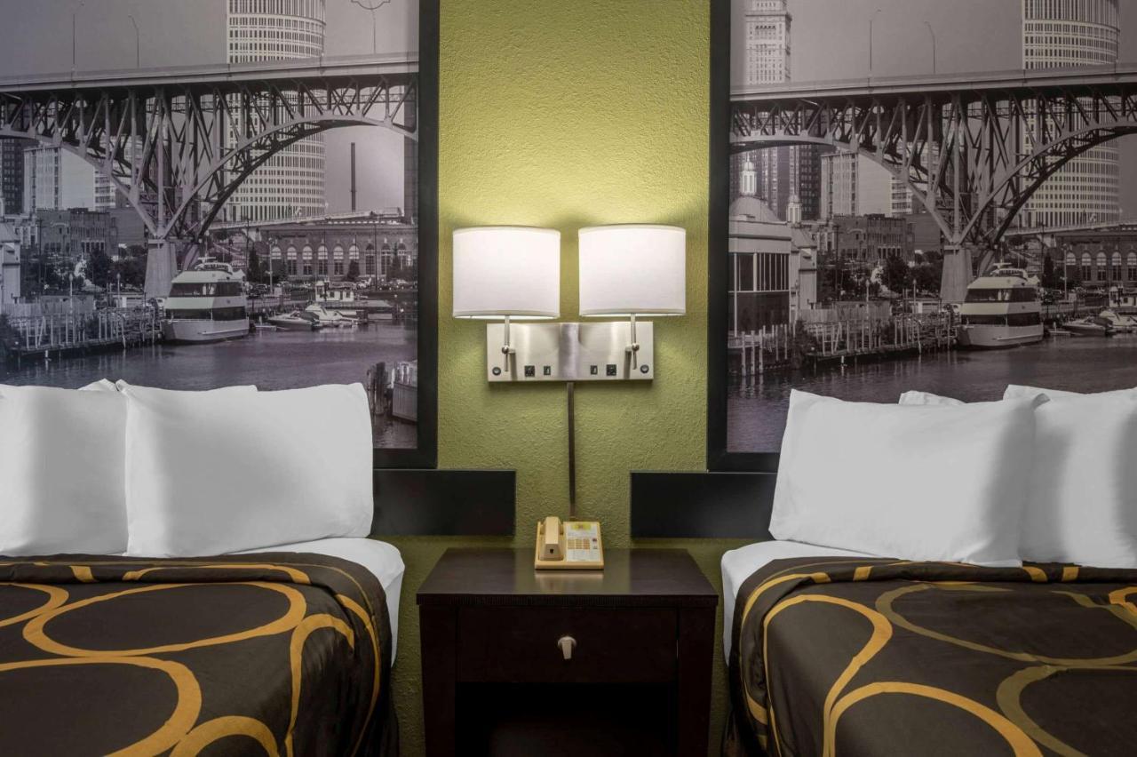 Super 8 By Wyndham Perrysburg-Toledo Hotel Bagian luar foto