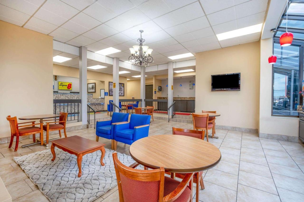 Super 8 By Wyndham Perrysburg-Toledo Hotel Bagian luar foto