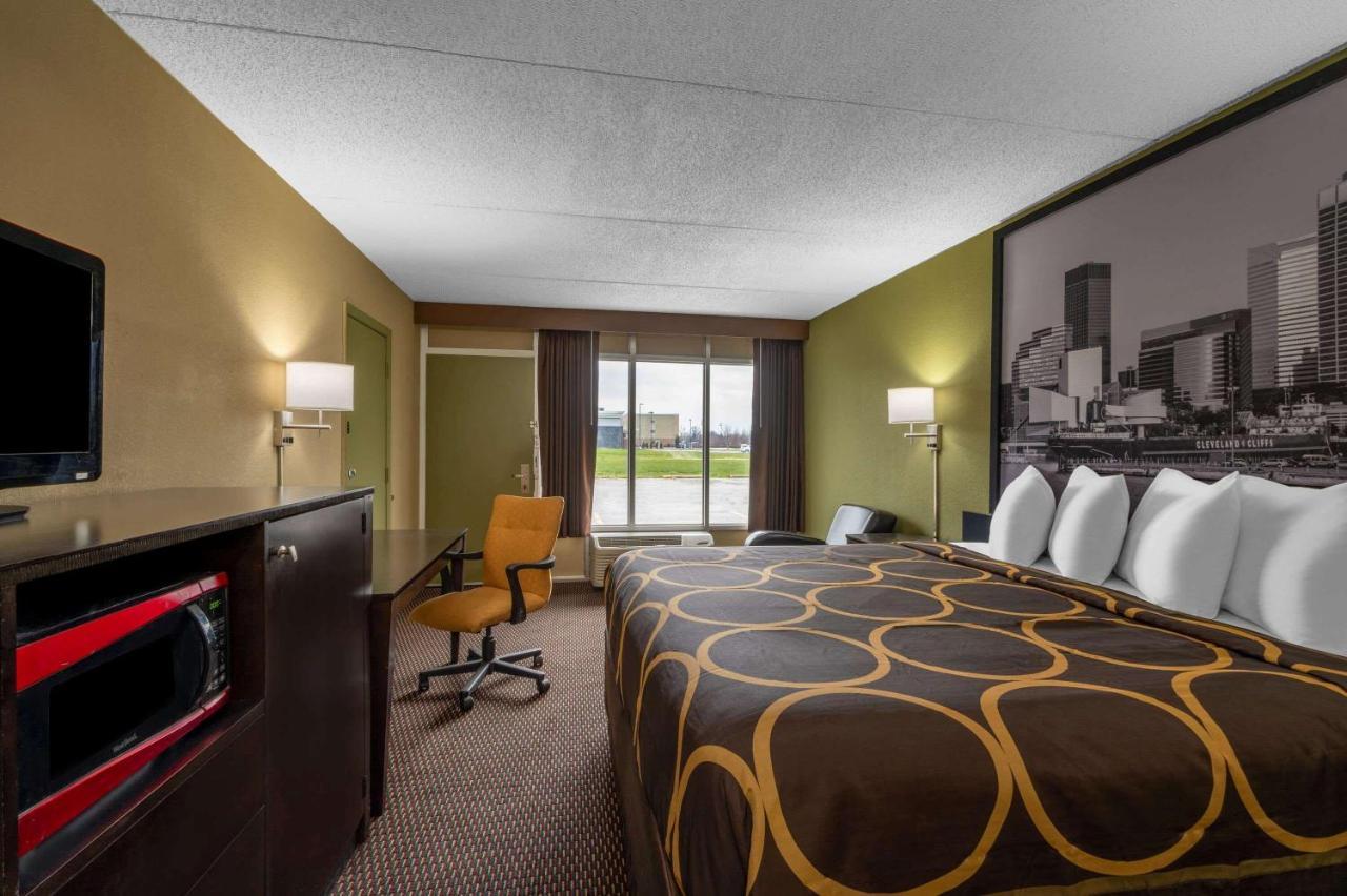 Super 8 By Wyndham Perrysburg-Toledo Hotel Bagian luar foto