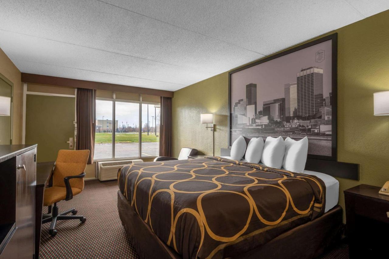 Super 8 By Wyndham Perrysburg-Toledo Hotel Bagian luar foto