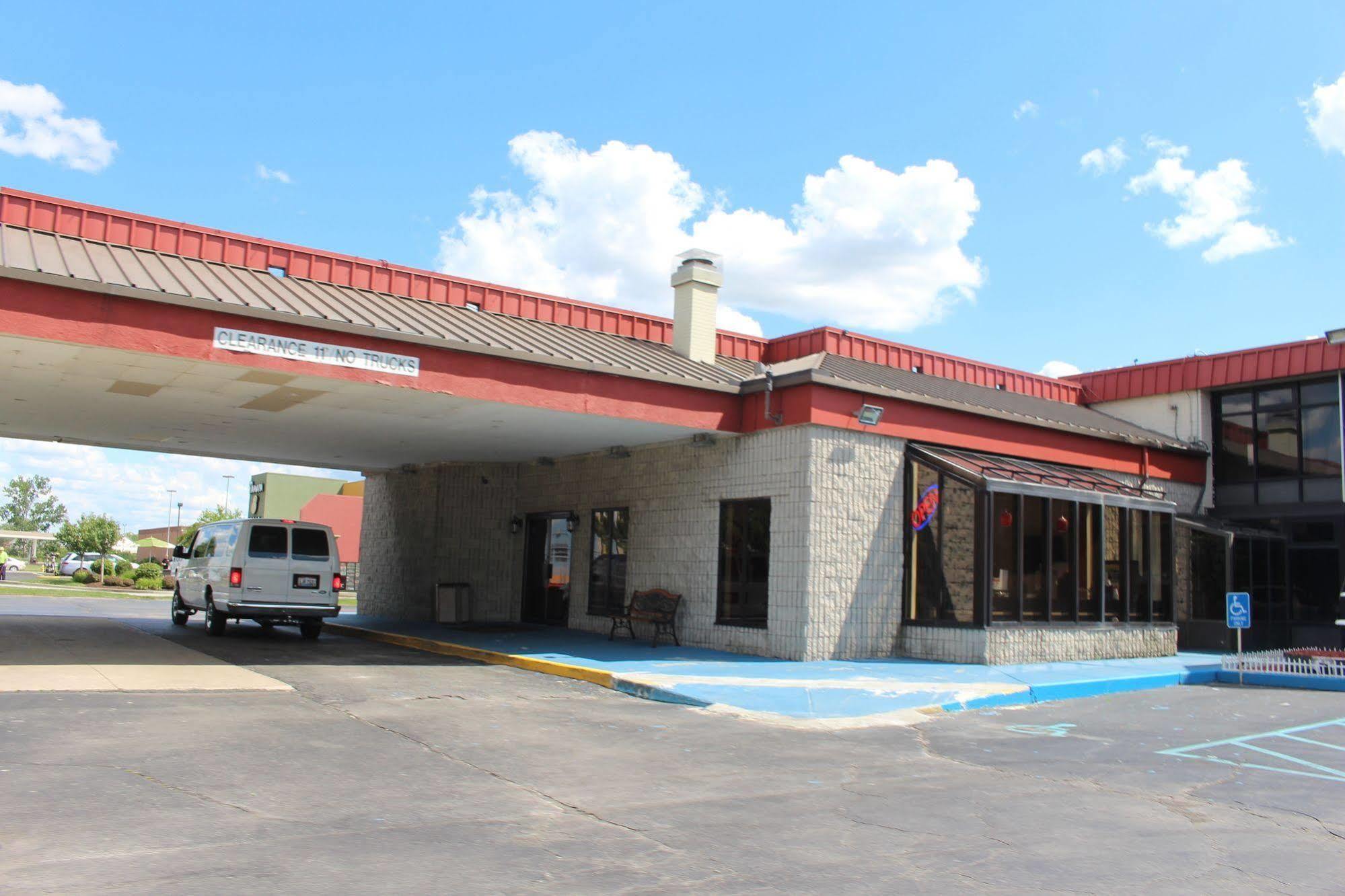 Super 8 By Wyndham Perrysburg-Toledo Hotel Bagian luar foto