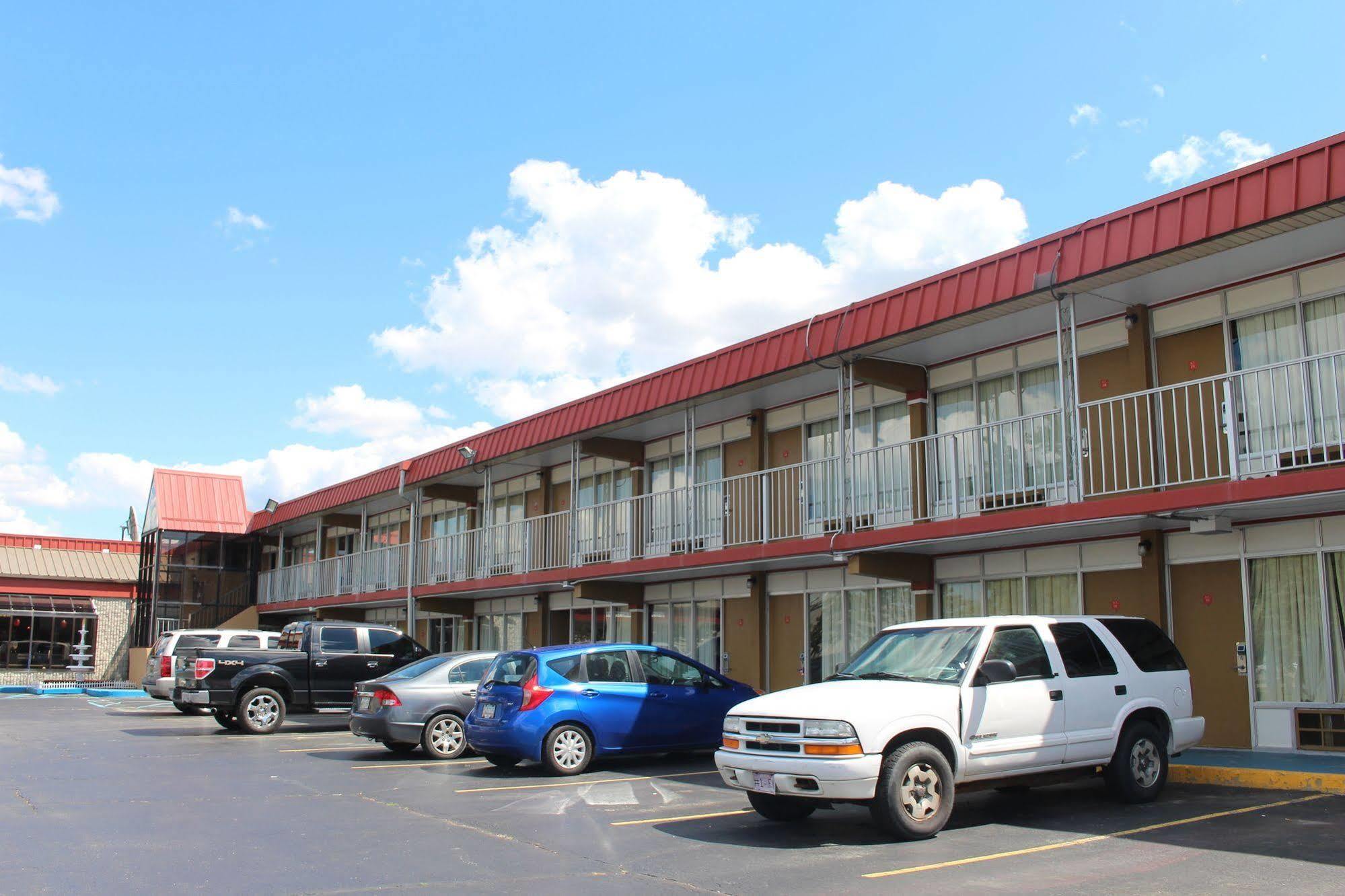 Super 8 By Wyndham Perrysburg-Toledo Hotel Bagian luar foto