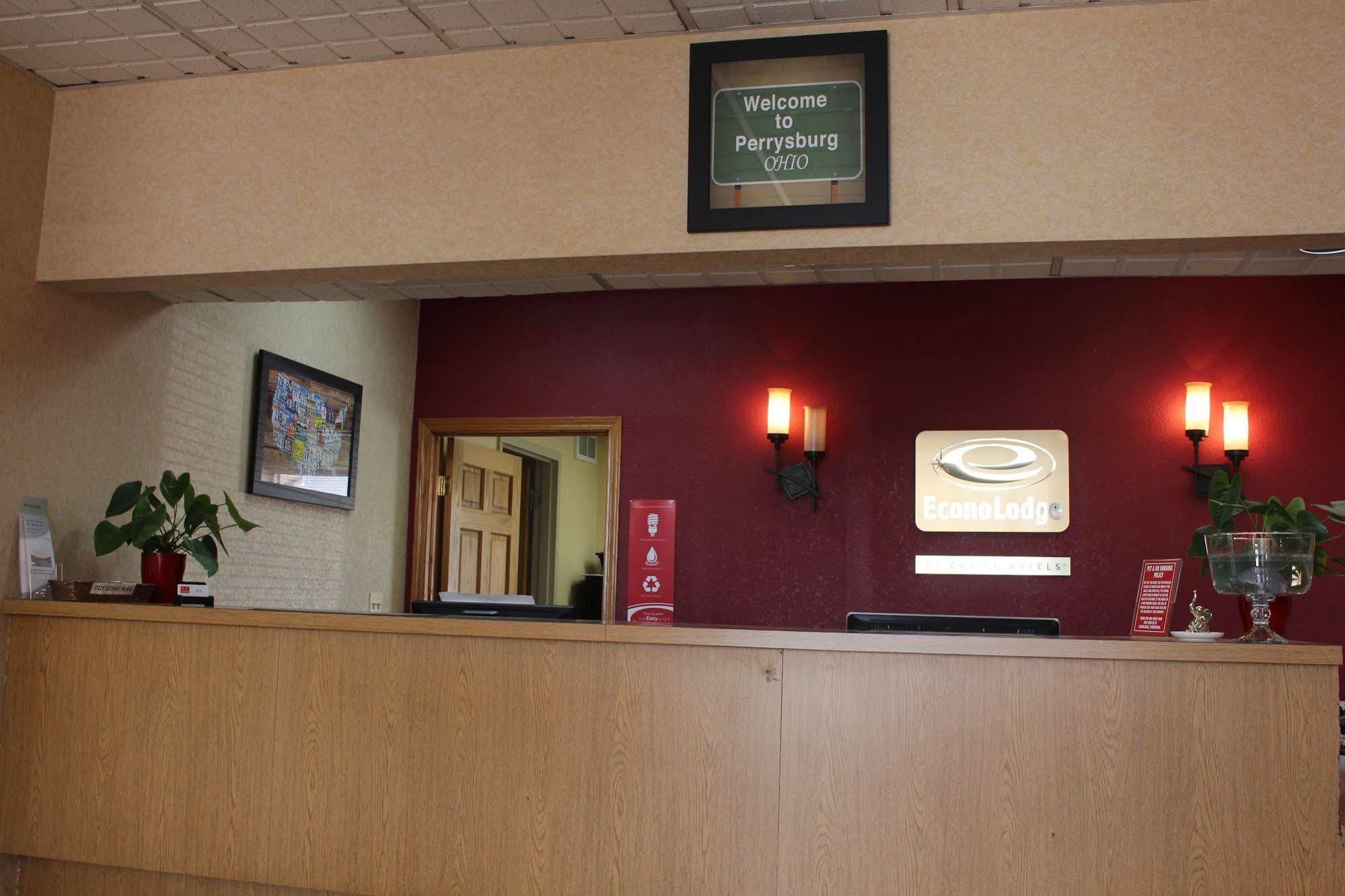 Super 8 By Wyndham Perrysburg-Toledo Hotel Bagian luar foto