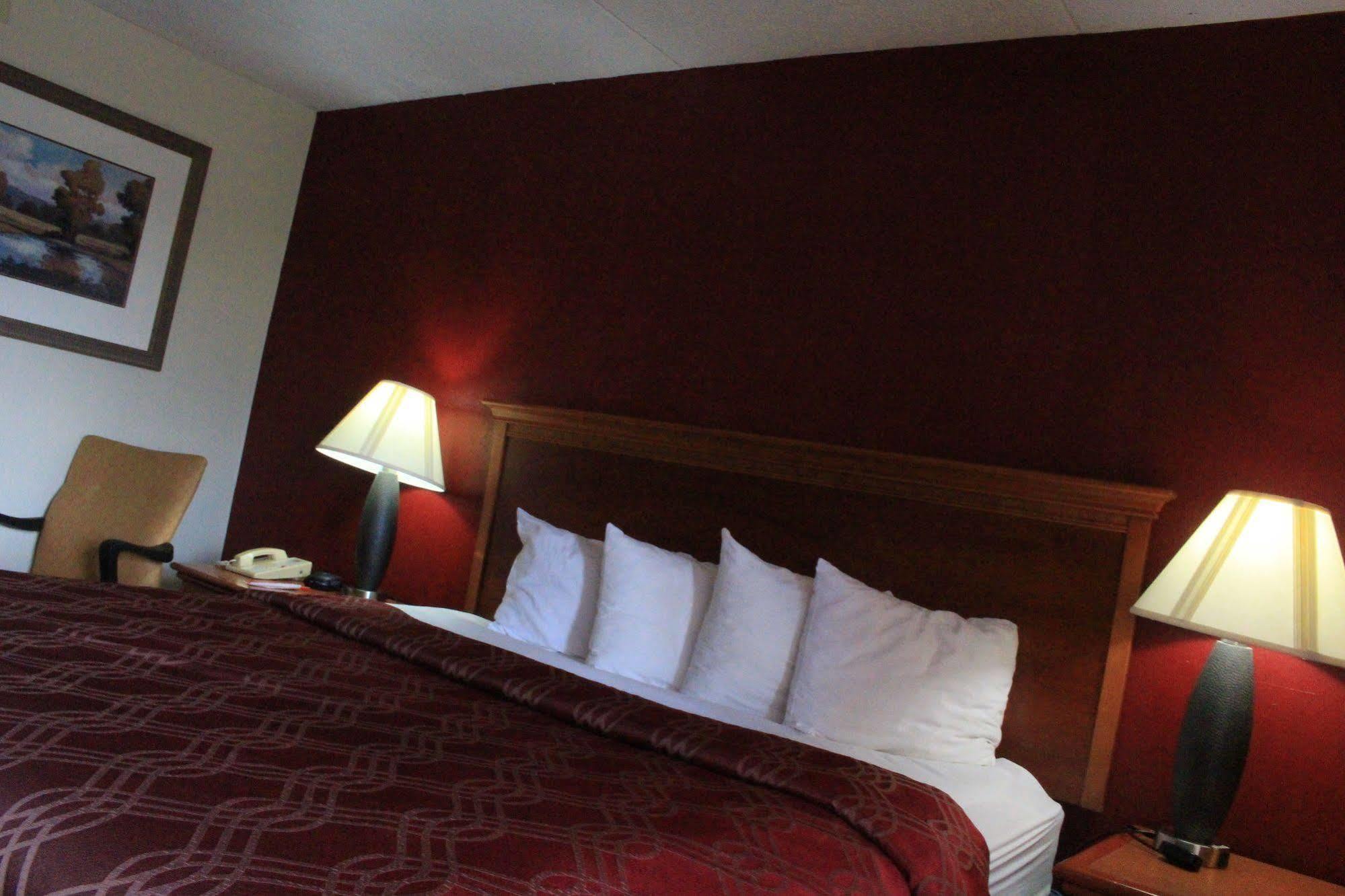 Super 8 By Wyndham Perrysburg-Toledo Hotel Bagian luar foto