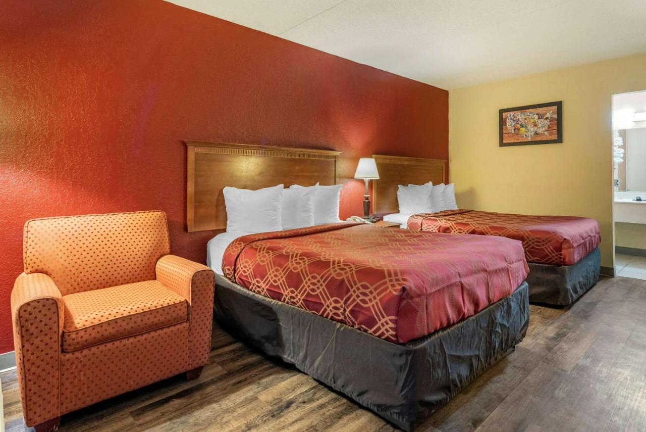 Super 8 By Wyndham Perrysburg-Toledo Hotel Bagian luar foto