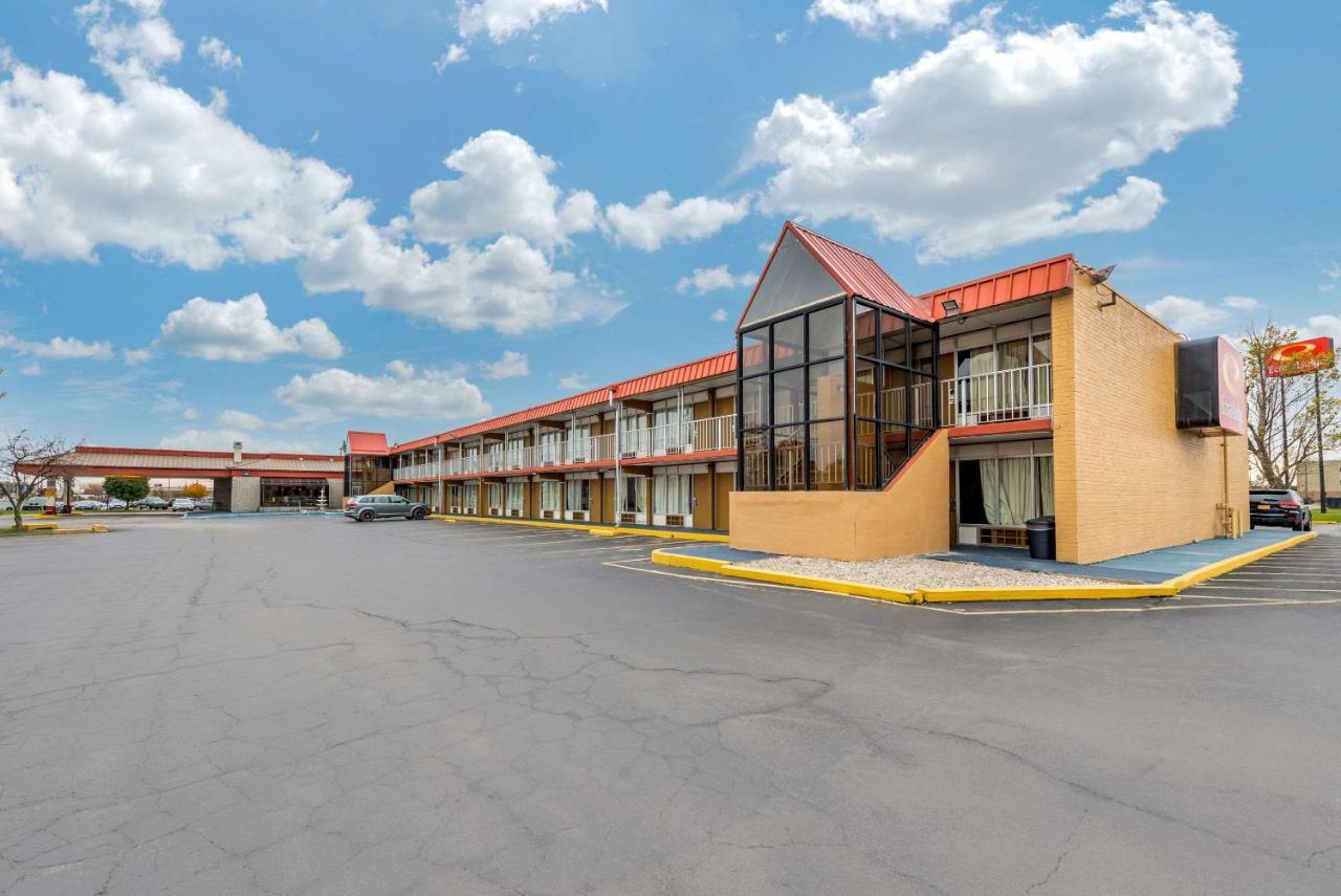 Super 8 By Wyndham Perrysburg-Toledo Hotel Bagian luar foto
