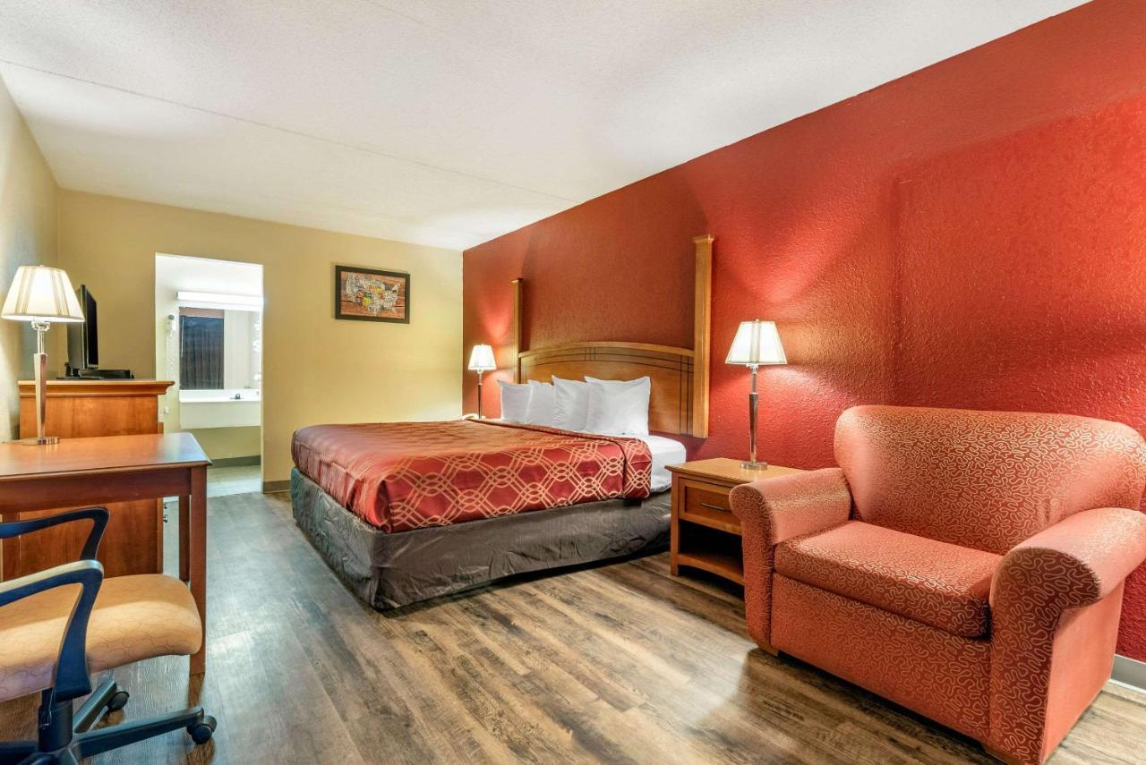 Super 8 By Wyndham Perrysburg-Toledo Hotel Bagian luar foto